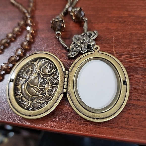 Sweet Romance vintage Beaded Locket - Picture 3 of 8